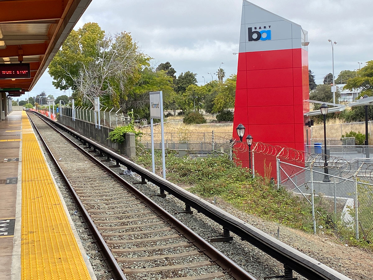 BART station platform and guideway